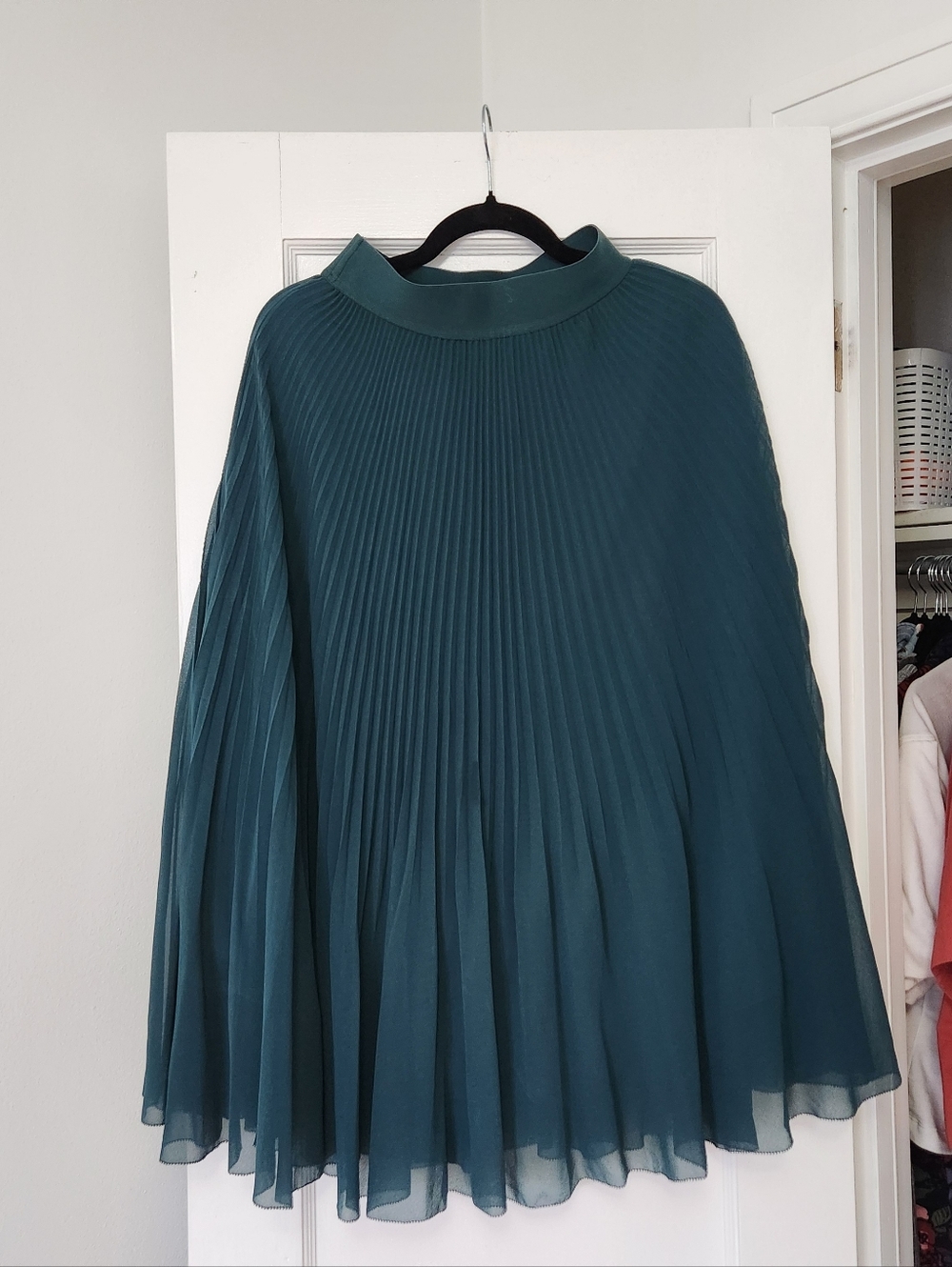Aritzia Wilfred Twirl Skirt in Scarab Green size XS